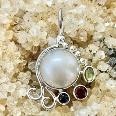 PD 15041 MBP-(HANDMADE 925 BALI SILVER PENDANT WITH MABE PEARL, MIX STONES)